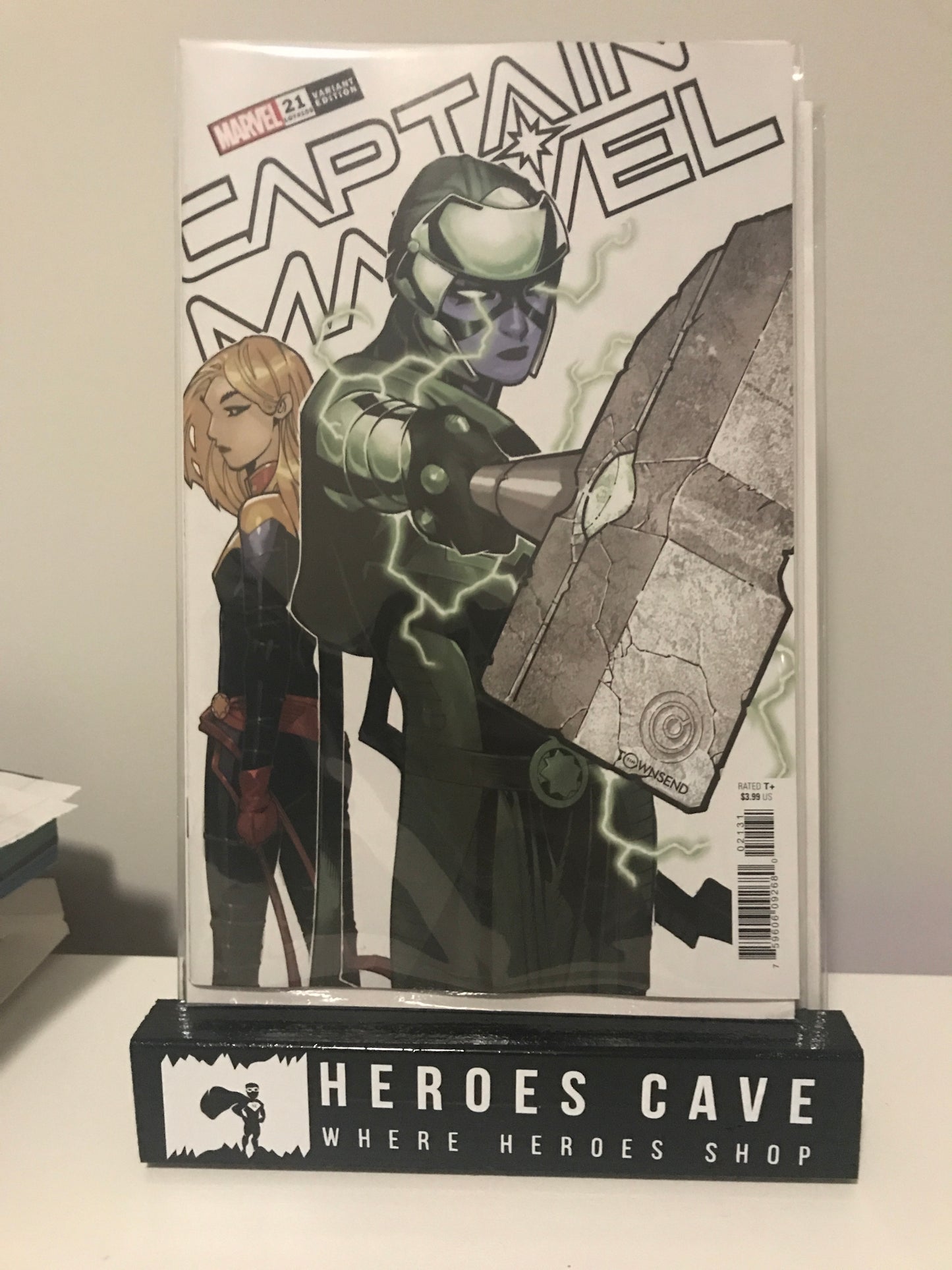 Captain Marvel 21 Empyre - Heroes Cave