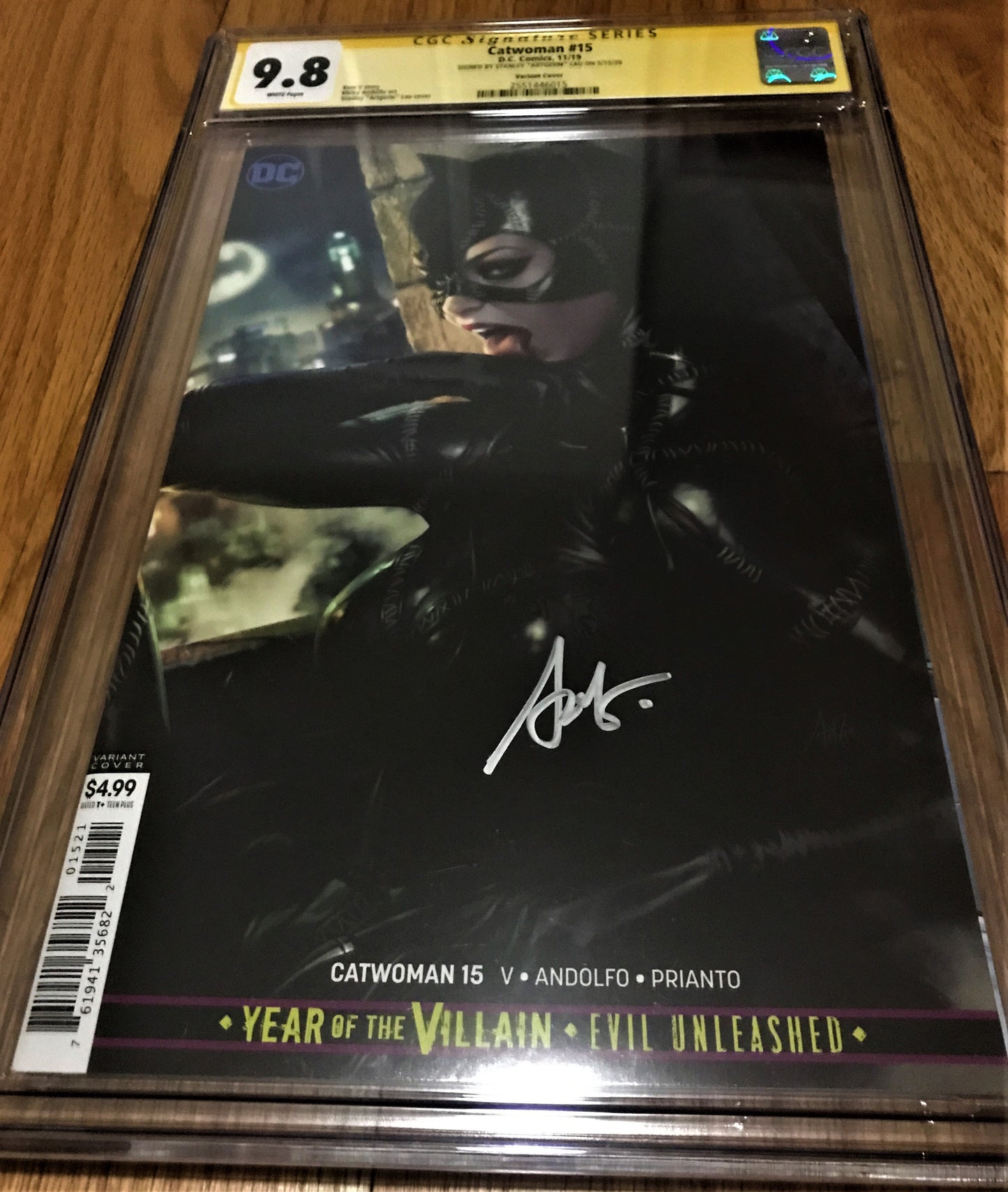 Catwoman 15 - CGC Signed by Artgerm - Heroes Cave
